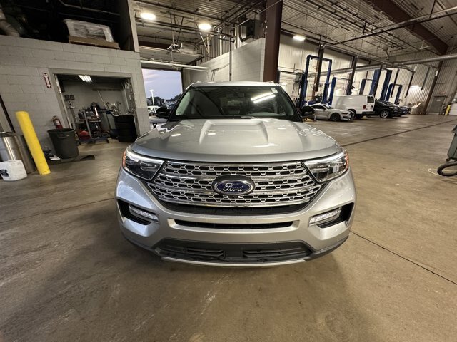 Certified 2024 Ford Explorer Limited w/ Limited Technology Package AWD/4WD image 9