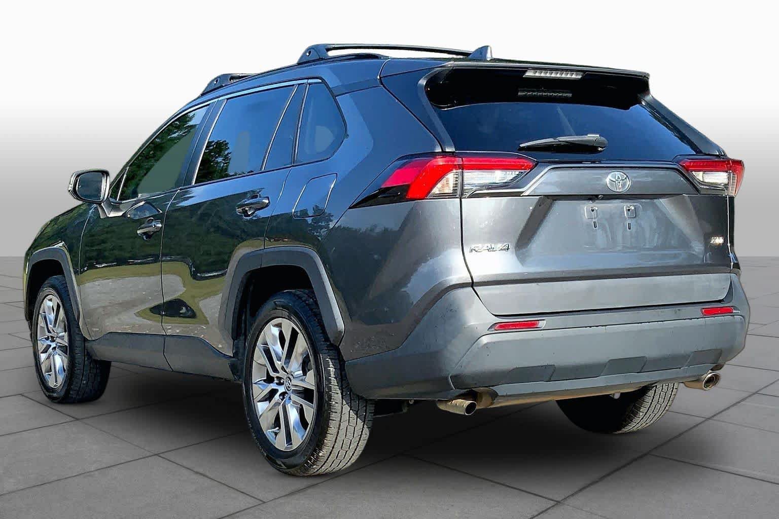 Used 2021 Toyota RAV4 XLE Premium FWD image 12
