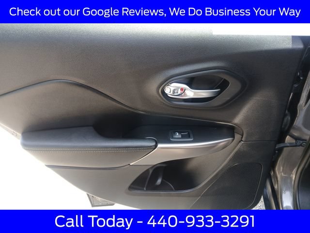 Used 2019 Jeep Cherokee Limited AWD/4WD image 31