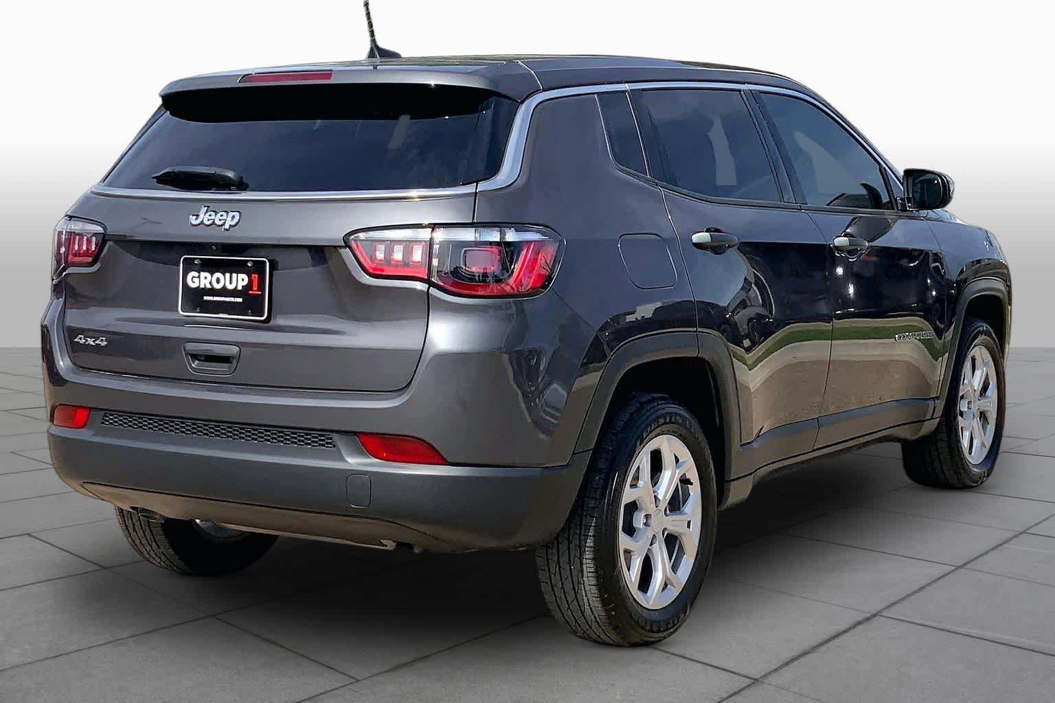 Used 2024 Jeep Compass Sport AWD/4WD image 13