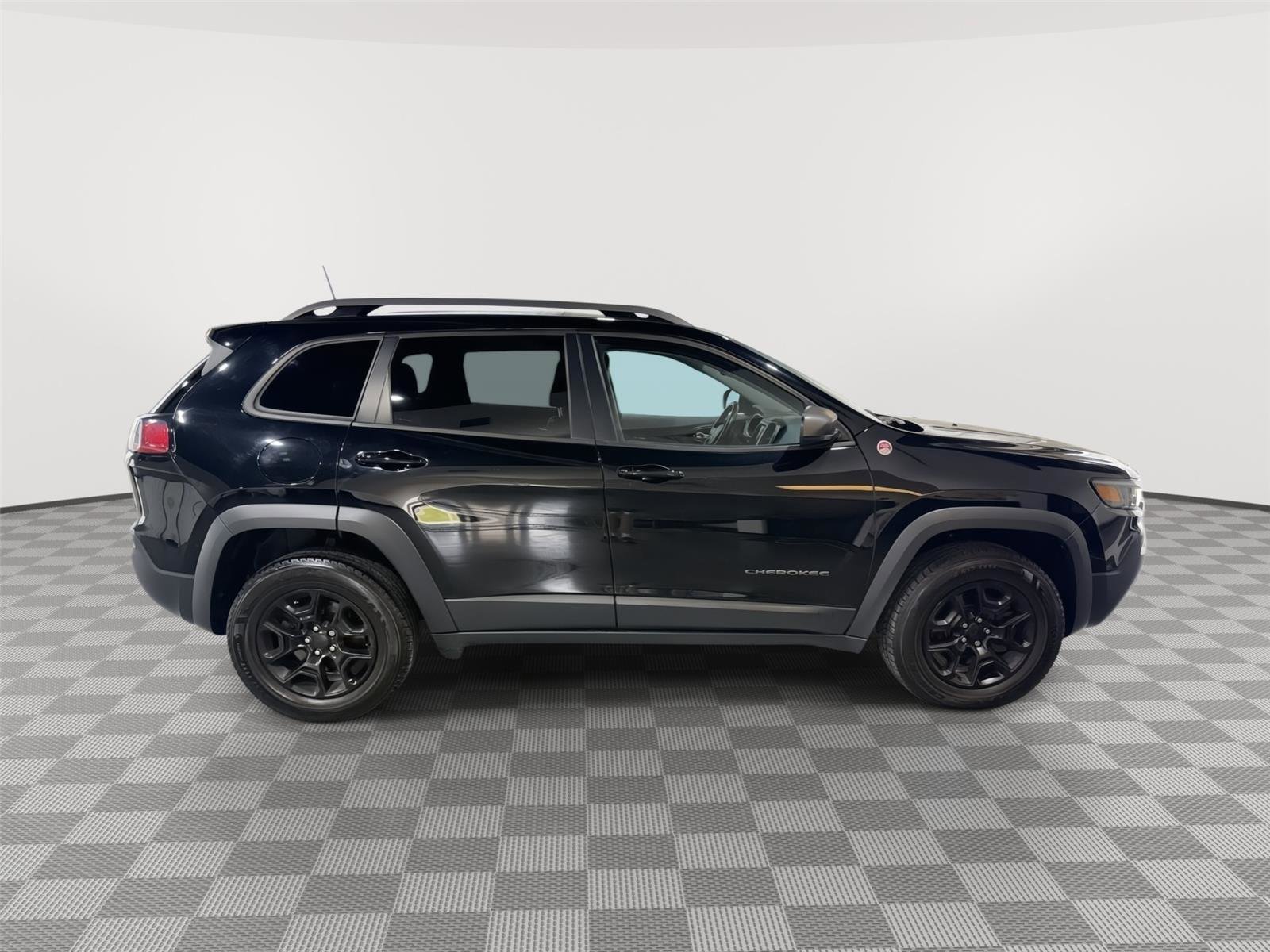 Used 2019 Jeep Cherokee Trailhawk AWD/4WD image 6