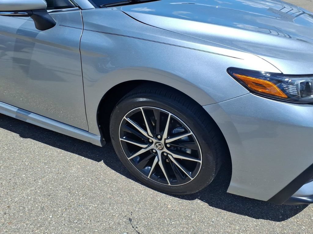 Used 2024 Toyota Camry SE w/ Cold Weather Package FWD image 4