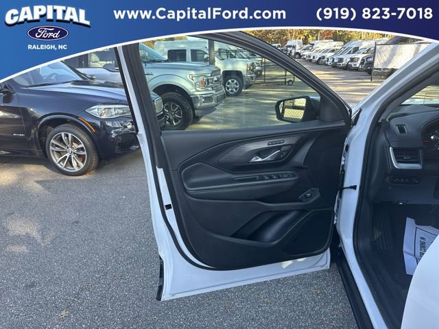 Used 2023 GMC Terrain SLT w/ Tech Package image 19