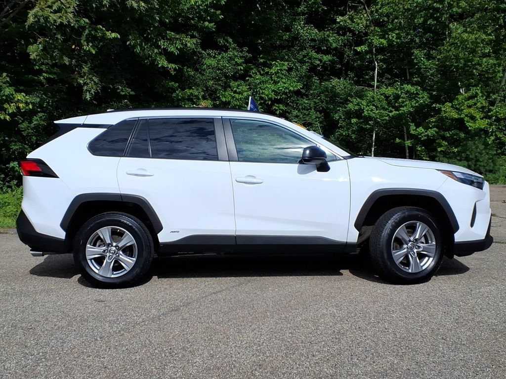 Used 2024 Toyota RAV4 LE AWD/4WD image 3