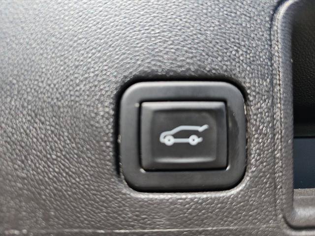 Used 2024 GMC Terrain SLT FWD image 13