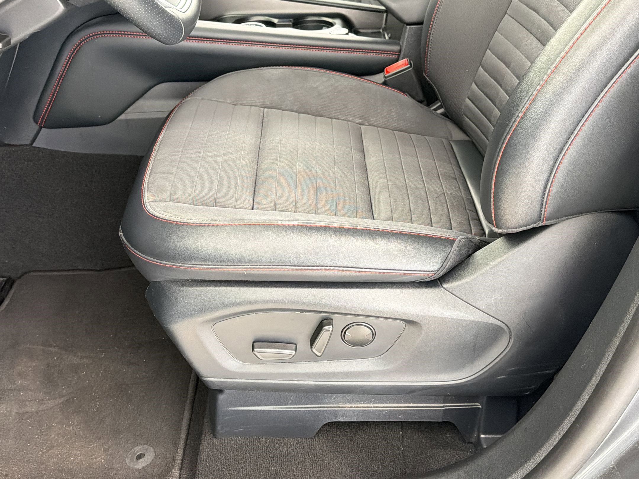 Certified 2025 Ford Explorer ST-Line w/ ST-Line Street Pack image 14