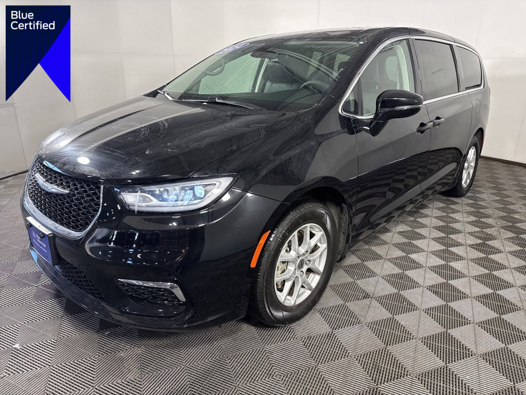 Used 2024 Chrysler Pacifica Touring-L image 1