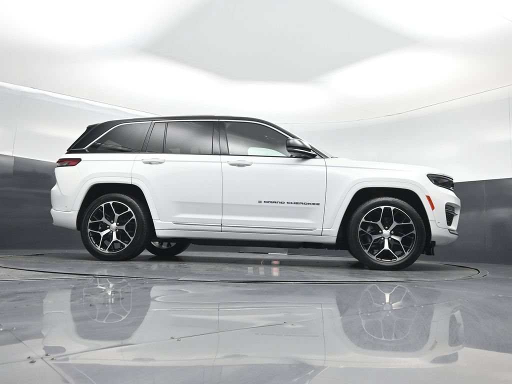 Used 2023 Jeep Grand Cherokee Summit AWD/4WD image 46