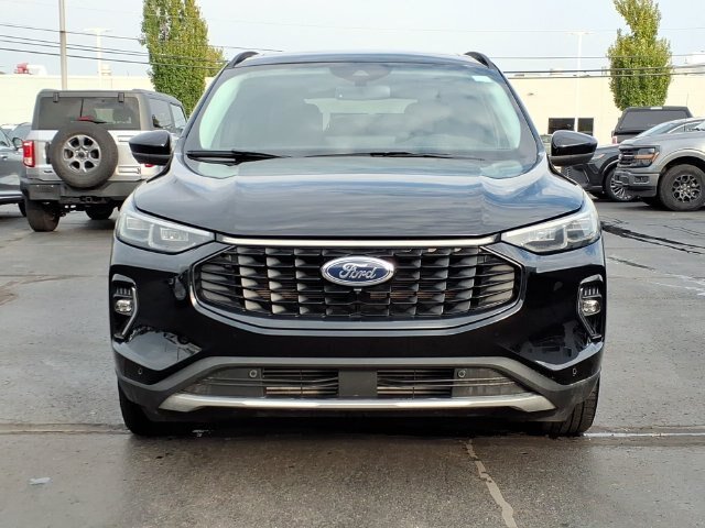 Certified 2023 Ford Escape Platinum AWD/4WD image 2
