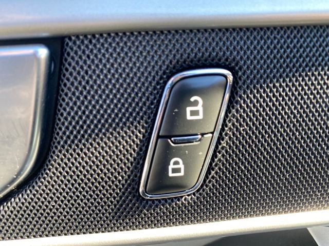 Certified 2022 Ford Explorer XLT w/ Equipment Group 202A image 17