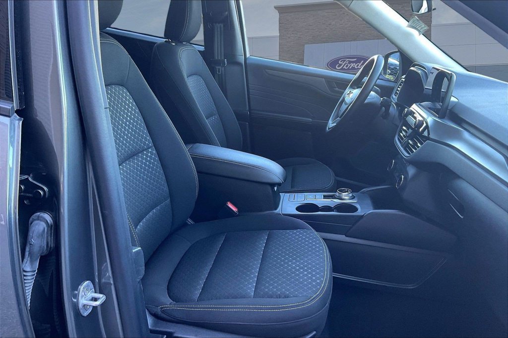 Certified 2025 Ford Escape Active AWD/4WD image 30