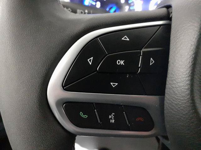 Used 2025 Chrysler Pacifica Select FWD image 24