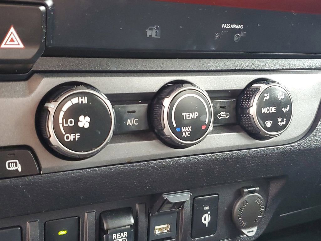 Used 2020 Toyota Tacoma TRD Sport w/ Technology Package image 23