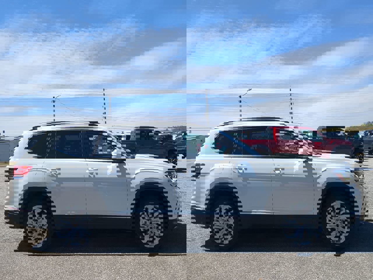 Used 2023 Volkswagen Atlas SE w/ Panoramic Sunroof Package image 5