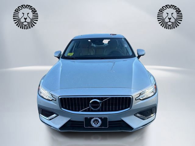 Used 2022 Volvo S60 T8 Inscription w/ Climate Package image 8