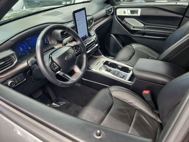 Certified 2022 Ford Explorer Platinum w/ Equipment Group 601A AWD/4WD image 3