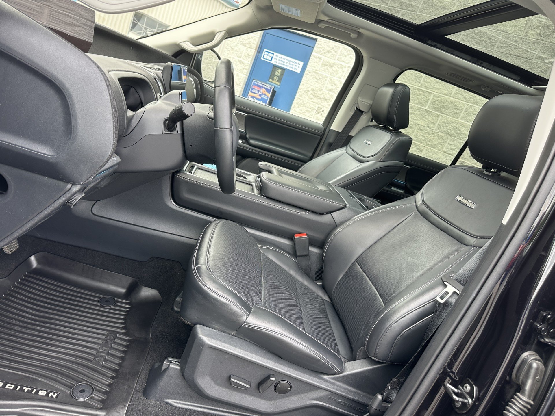 Certified 2025 Ford Expedition Platinum w/ Driver's Package AWD/4WD image 9