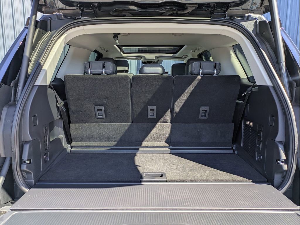 Certified 2025 Ford Expedition Active RWD image 7