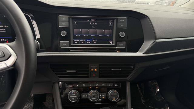 Used 2023 Volkswagen Jetta SE FWD image 18