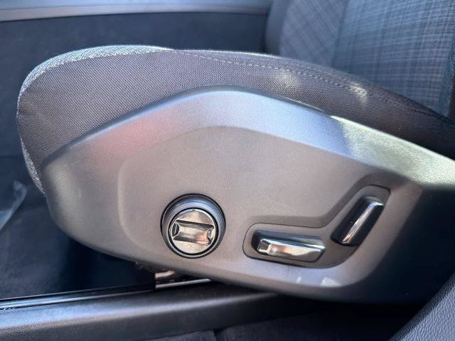 Used 2022 Volvo XC60 B5 Momentum AWD/4WD image 18