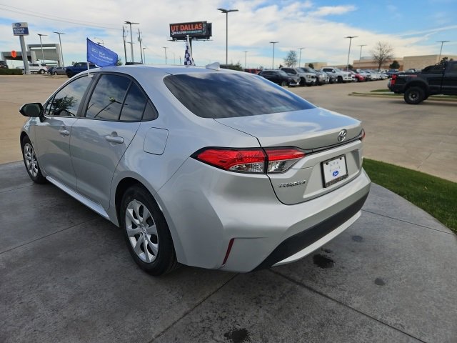 Used 2022 Toyota Corolla LE image 2