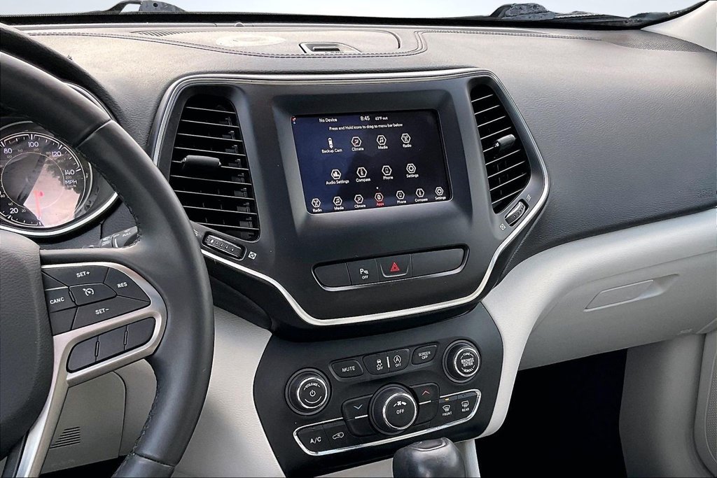 Used 2020 Jeep Cherokee Latitude Plus FWD image 11