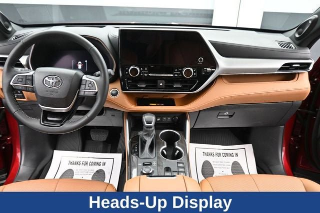 Used 2025 Toyota Highlander Platinum AWD/4WD image 19