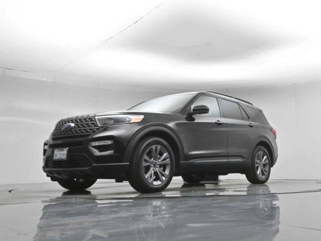 Certified 2022 Ford Explorer XLT w/ Equipment Group 202A RWD image 4