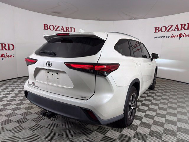 Used 2021 Toyota Highlander XLE FWD image 11