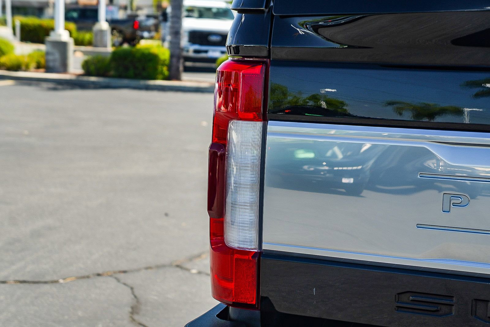 Certified 2017 Ford F250 Platinum w/ Platinum Ultimate Package image 7