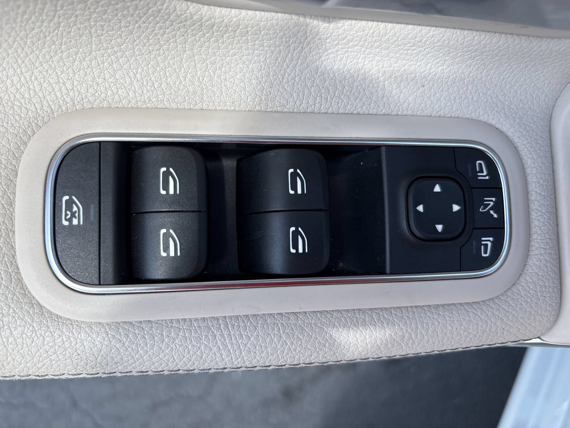 Used 2023 Mercedes-Benz CLA 250 4MATIC w/ Premium Package image 15