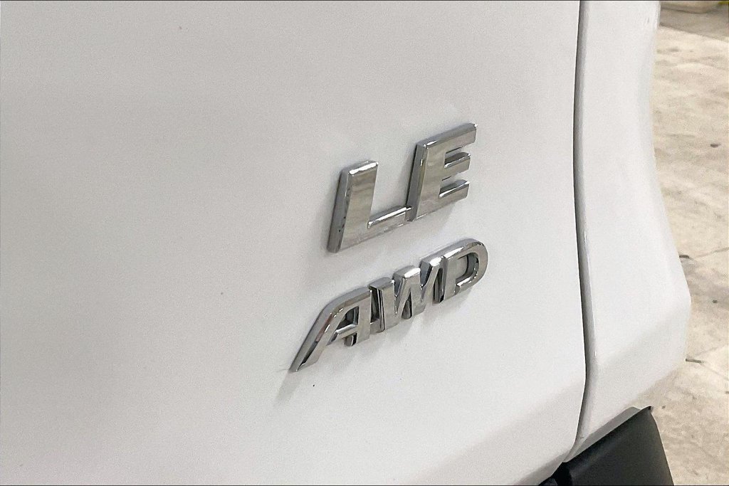 Used 2025 Toyota RAV4 LE AWD/4WD image 8