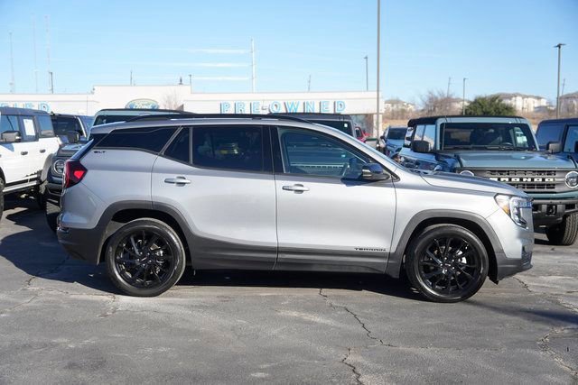 Used 2023 GMC Terrain SLT w/ Tech Package image 3