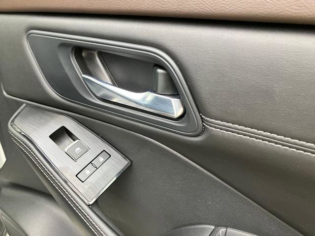 Used 2023 Nissan Rogue SL w/ SL Premium Package AWD/4WD image 17