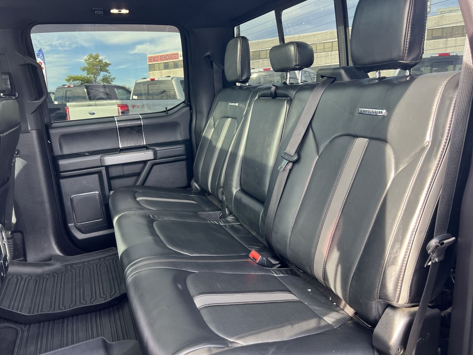 Certified 2019 Ford F450 Platinum w/ Platinum Ultimate Package AWD/4WD image 33