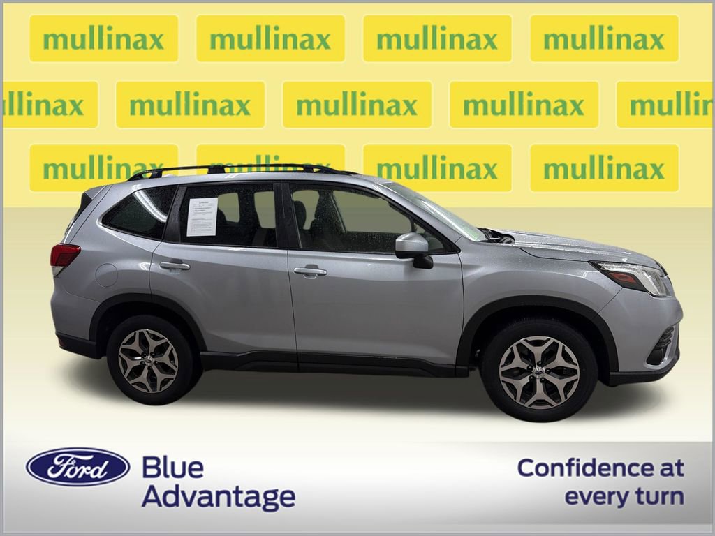 Used 2023 Subaru Forester Premium AWD/4WD image 2