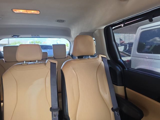 Used 2024 Kia Carnival EX FWD image 27