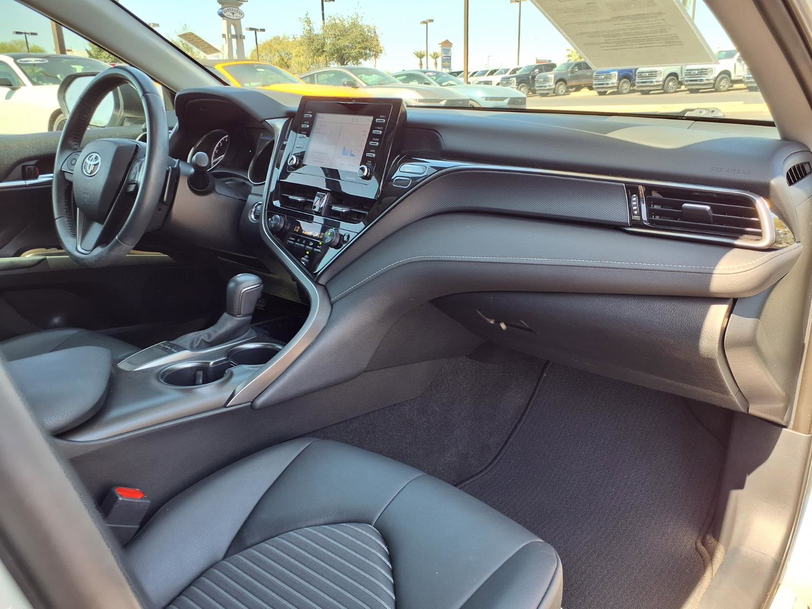 Used 2022 Toyota Camry SE w/ Convenience Package FWD image 10
