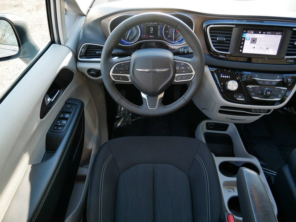 Used 2024 Chrysler Voyager LX FWD image 12