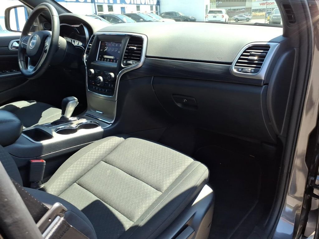 Used 2019 Jeep Grand Cherokee Laredo AWD/4WD image 10