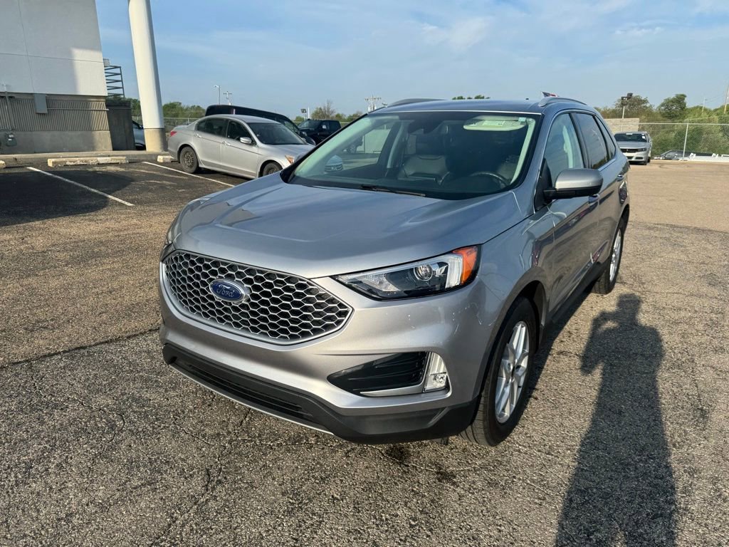 Certified 2024 Ford Edge SEL w/ Convenience Package image 3