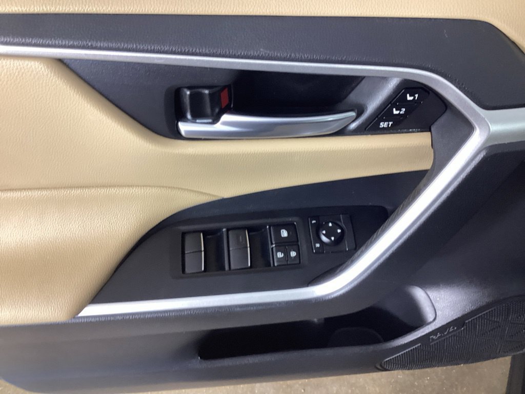 Used 2020 Toyota RAV4 XLE Premium AWD/4WD image 11