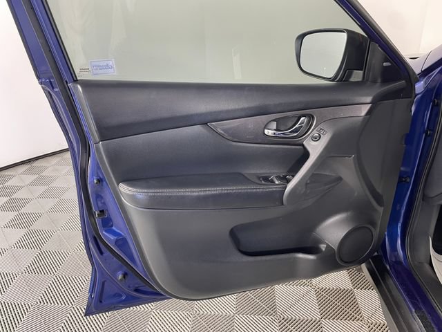 Used 2018 Nissan Rogue S AWD/4WD image 16