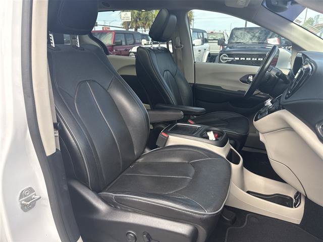 Used 2019 Chrysler Pacifica Limited FWD image 19