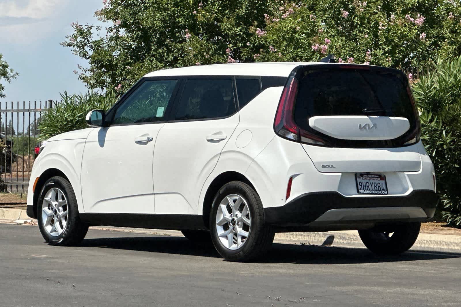 Used 2023 Kia Soul LX w/ LX Technology Package FWD image 7
