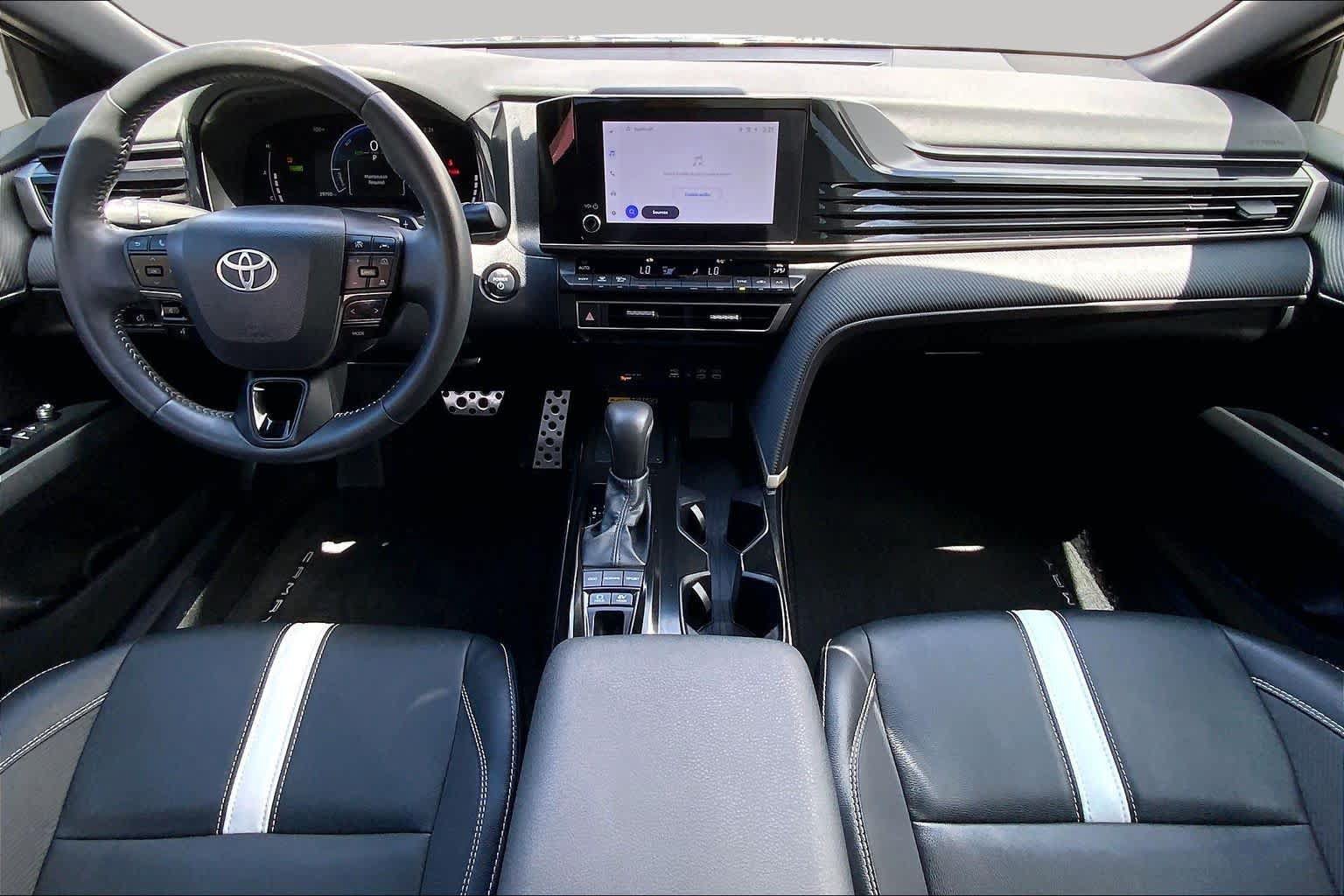 Used 2025 Toyota Camry SE w/ Convenience Package FWD image 15