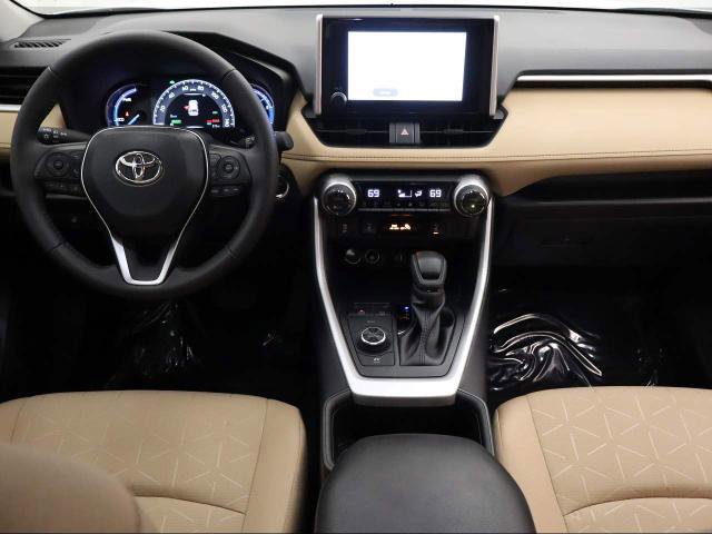 Used 2025 Toyota RAV4 XLE image 40