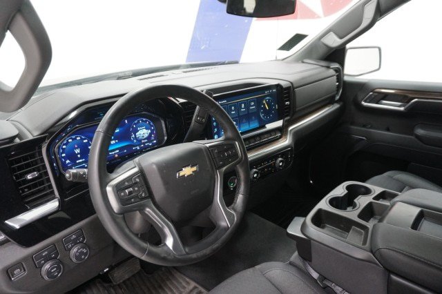 Used 2023 Chevrolet Silverado 1500 LT AWD/4WD image 16