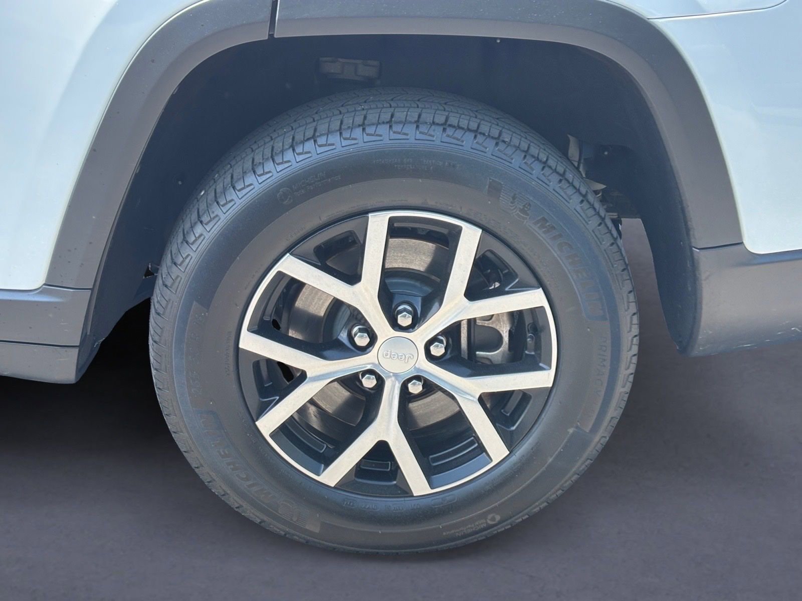 Used 2024 Jeep Grand Cherokee L Limited AWD/4WD image 15