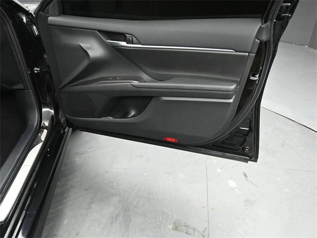 Used 2024 Toyota Camry SE image 33